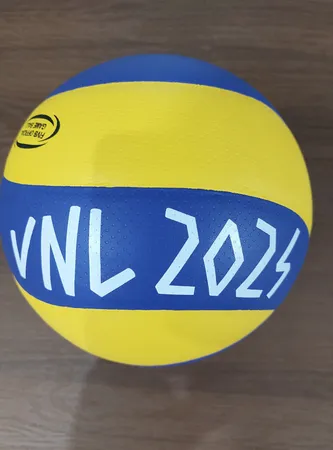 توپ والیبال چرمی بتا مدل MVA6000 سایز 5