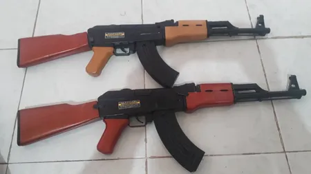 تفنگ اسباب بازی گلدن گان مدل AK-47