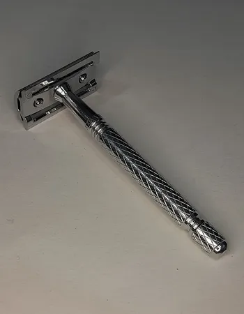 خود تراش لرد مدل L.122C