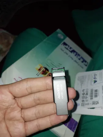 فلش مموری ای دیتا مدل UV131 ظرفیت 64 گیگابایت