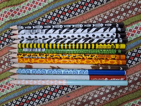 مداد مشکی آریا طرح فانتزی بسته 12 عددی