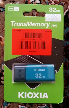 فلش مموری کیوکسیا مدل U202 ظرفیت 32 گیگابایت