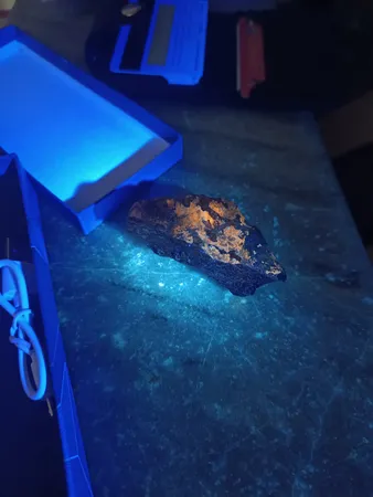 چراغ قوه دستی مدل UV 365nm filter