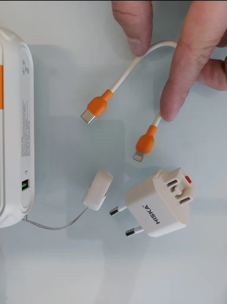 پاوربانک هیسکا مدل HP-223PD ظرفیت 20000 میلی آمپر ساعت