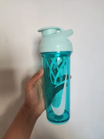 شیکر ورزشی کد 103410 گنجایش 0.650 لیتر