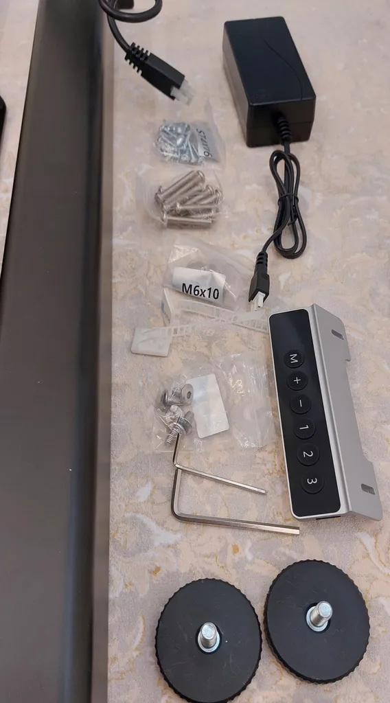 پایه میز کامپیوتر مدل تنظیم ارتفاع برقی کد SH222-SM38