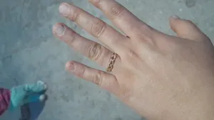 تجریه خرید انگشتر طلا 18 عیار زنانه با طرح کارتیه کد 0916 سایز 54