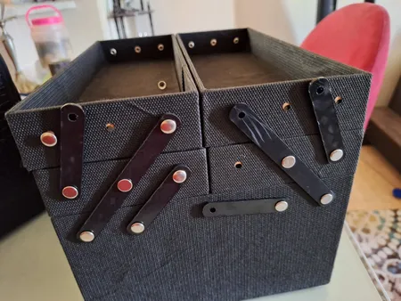 کیف لوازم آرایش و گریم زنانه مدل K.L.A d1