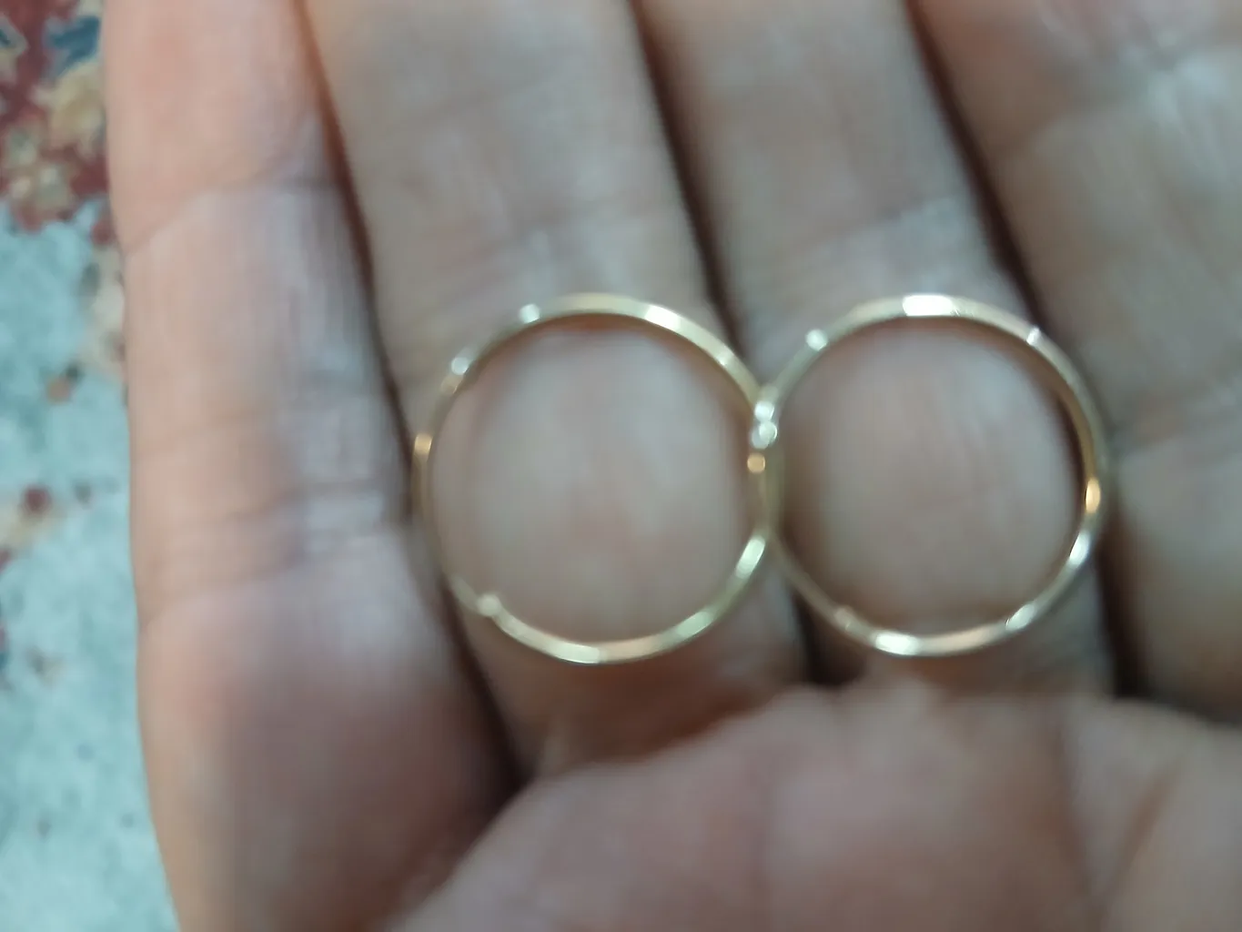 گوشواره طلا کم اجرت 18 عیار زنانه نوا گلد مدل حلقه ای گرد ساده 01