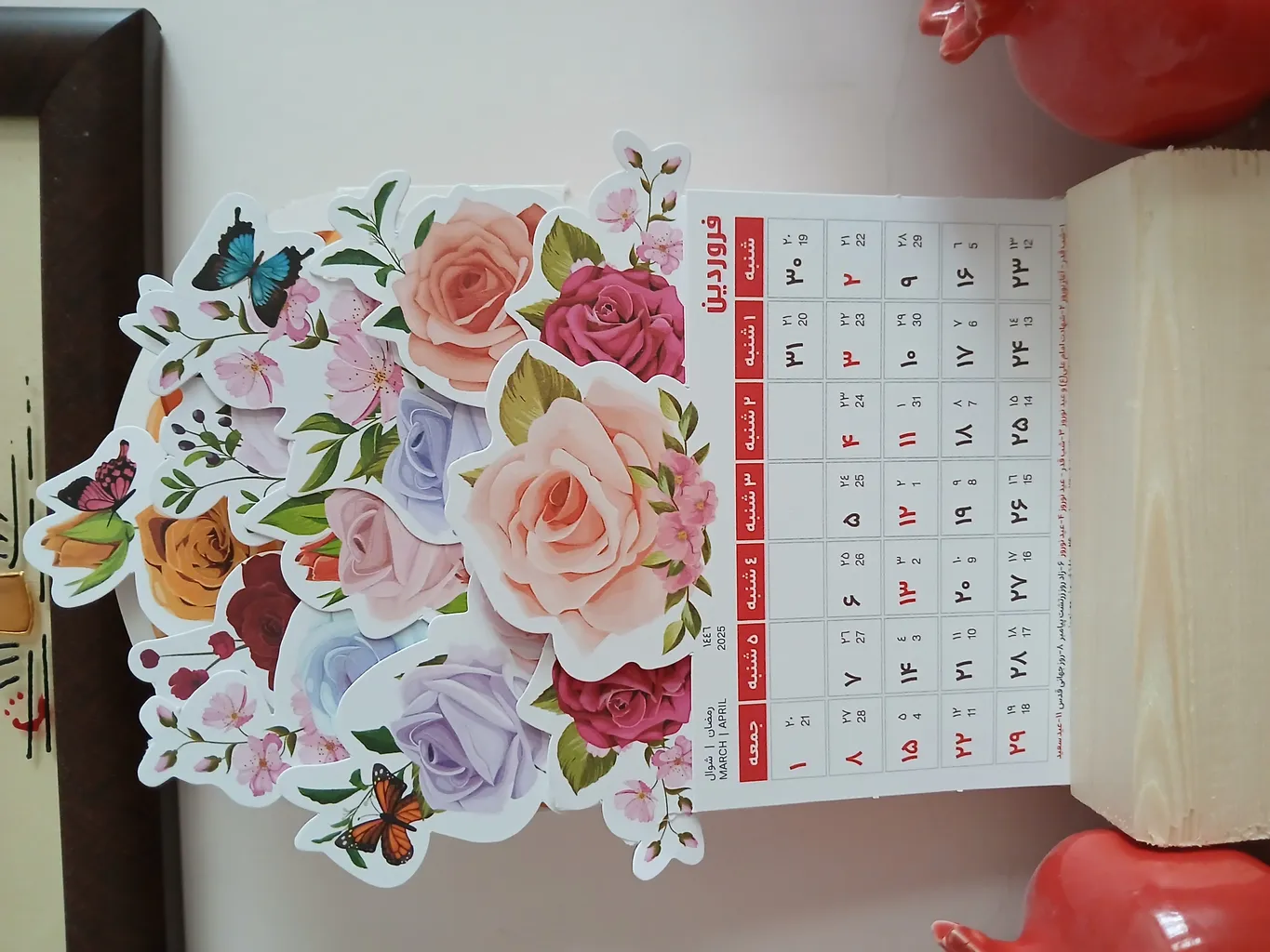 تقویم رومیزی سال 1404 انتشارات ایلیا مهر مدل سبد گل