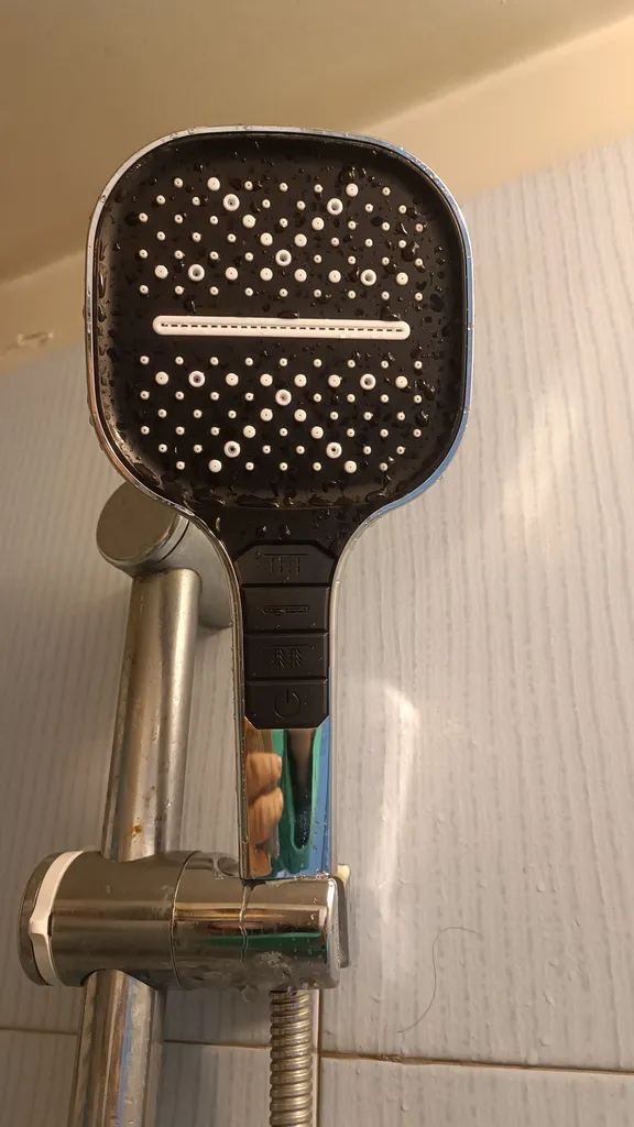 سردوش حمام ققنوس مدل دکمه ای Opal