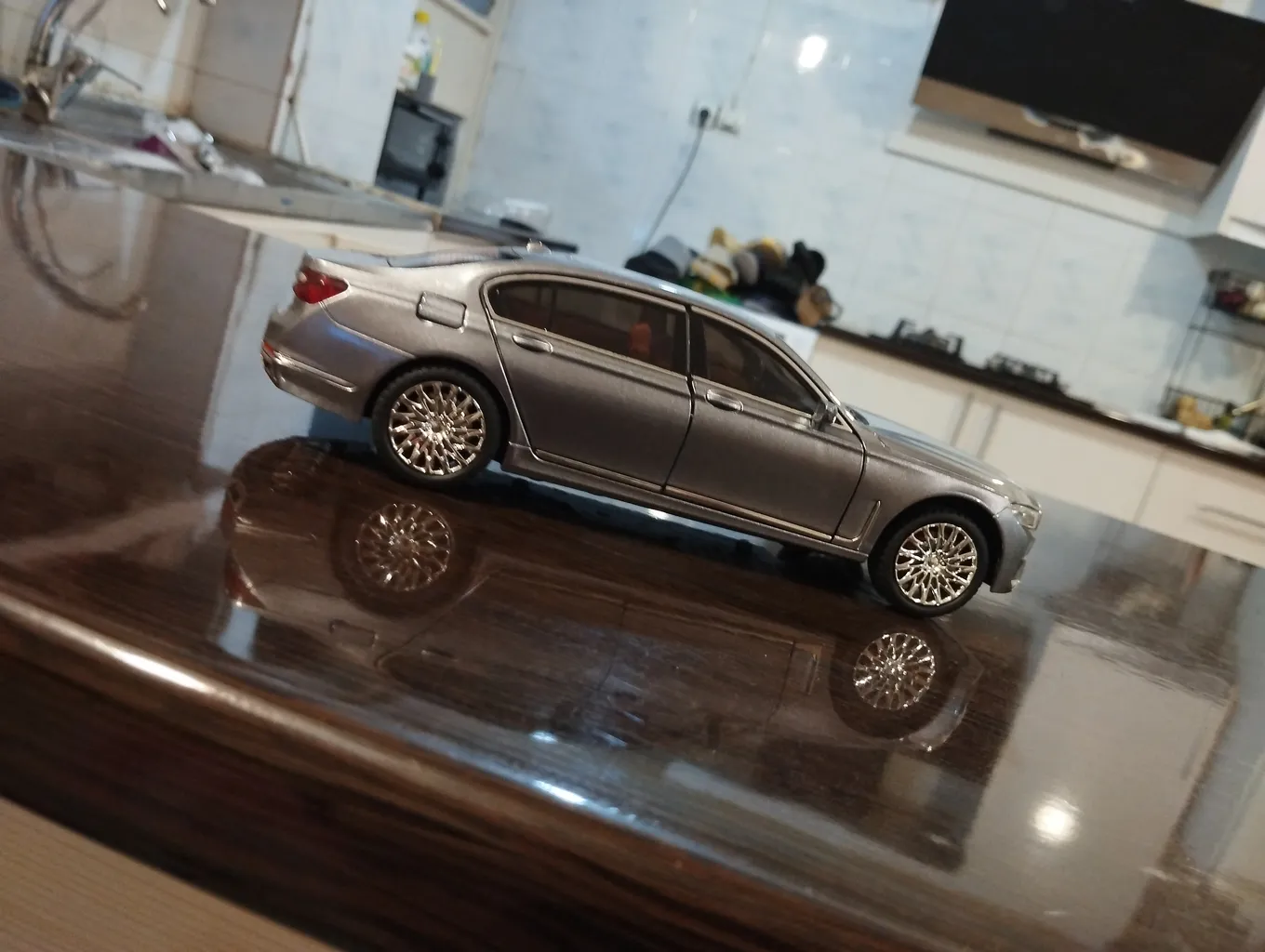ماشین بازی مدل  BMW 760
