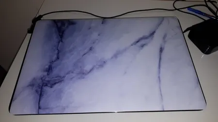 استیکر لپ تاپ توییجین و موییجین طرح Marble کد 13 مناسب برای لپ تاپ 15.6 اینچ به همراه برچسب حروف فارسی کیبورد