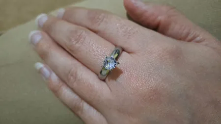 انگشتر زنانه ژوپینگ مدل تک نگین کد XP1059