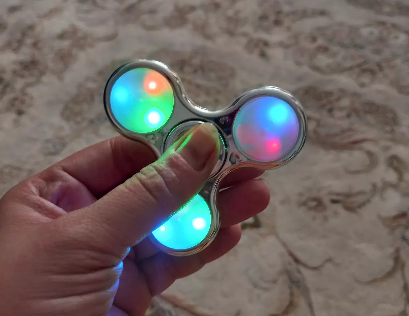 اسپینر دستی مدل LED Shiny