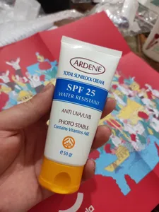 تجریه خرید کرم ضدآفتاب بی‌رنگ آردن مدل SPF25 مناسب انواع پوست وزن 50 گرم