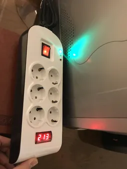 محافظ ولتاژ پارت الکتریک مدل PE8802