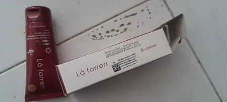 کرم ضدآفتاب و ضدلک رنگی لافارر مدل SPF40-Medium، مناسب پوست‌های چرب، حجم 40 میلی‌لیتر