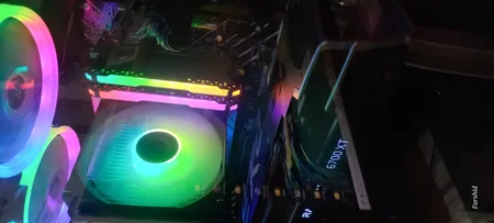 رم دسکتاپ DDR4 دو کاناله 3200 مگاهرتز CL16 کورسیر مدل VENGEANCE RGB PRO ظرفیت 32 گیگابایت