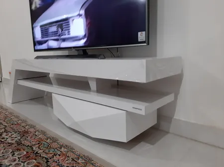 میز تلویزيون راهپود مدل آفتابگردان به همراه طبقه دیواری