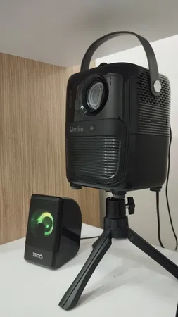 ویدئو پروژکتور یومیو مدل umiio Q2