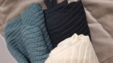 شال زنانه مدل پلیسه طرح دار