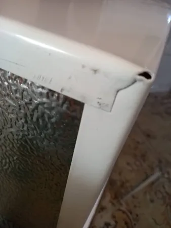 یخچال 3 فوت ایستکول مدل 2403، با ارتفاع 59، عمق 53 و پهنای 45 سانتی‌ متر، میزان مصرف انرژی A+، دارای 2 طبقه، دارای سیستم دیفراست