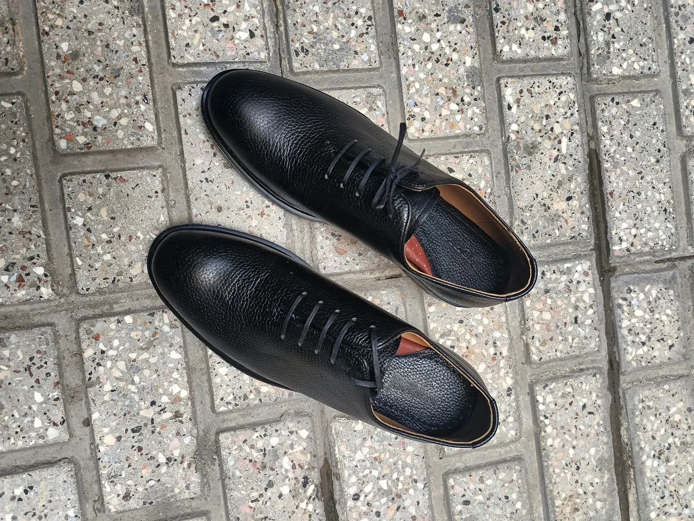 کفش مردانه کرمانی مدل چرم دستدوز  فلوتر طبیعی کد 1060 رنگ مشکی