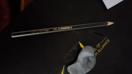 مداد طراحی فابر کاستل مدل گلد فابر با درجه سختی نوک 6B