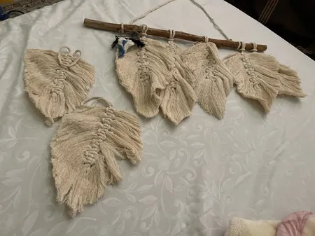 آویز بافتنی مدل برگ مکرومه