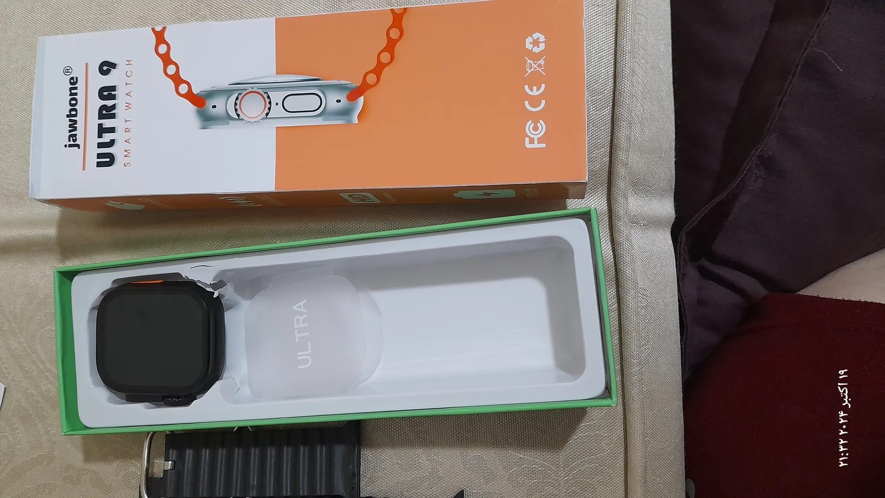 ساعت هوشمند جابون مدل ULTRA 9 دارای قابلیت‌های صفحه نمایش رنگی و لمسی، کنترل موسیقی، قابلیت مکالمه از طریق بلوتوث ، پشتیبانی از زبان فارسی در منو و سیستم‌عامل بند سیلیکون،