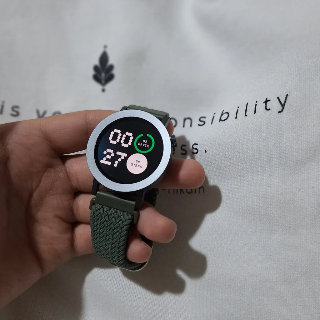 ساعت هوشمند 45 میلی‌متری ناتینگ مدل CMF Watch Pro 2 با بند سیلیکونی