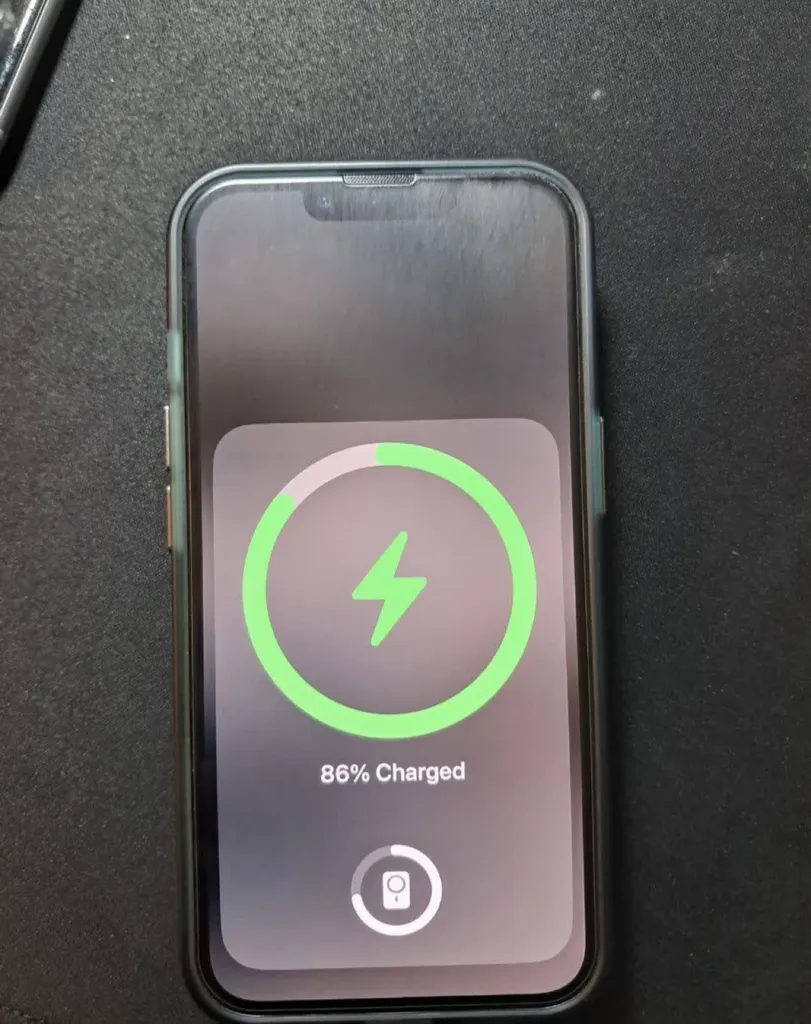 پاوربانک یانگ کیت مدل MagSafe Compatible ظرفیت 5000 میلی آمپر ساعت