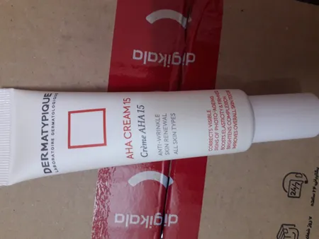 کرم لایه بردار پوست درماتیپیک مدل AHA 15 حجم ۳۰ میلی لیتر