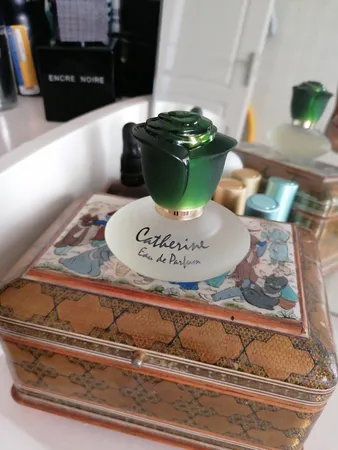 ادوپرفیوم زنانه مدل Catherine حجم 45 میلی‌لیتر