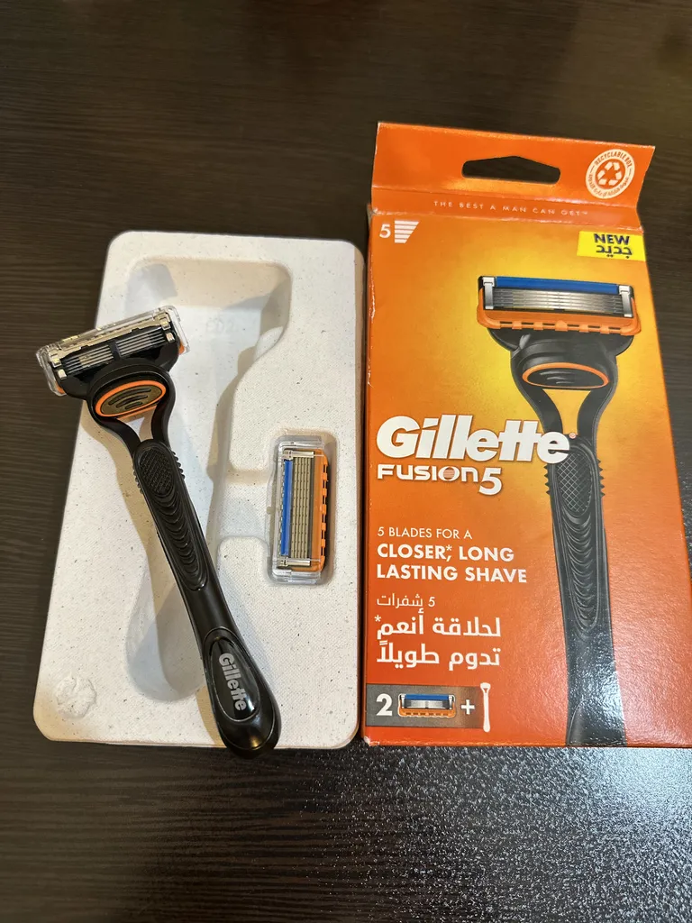 خود تراش ژیلت مدل Fusion 5 به همراه تیغ یدک