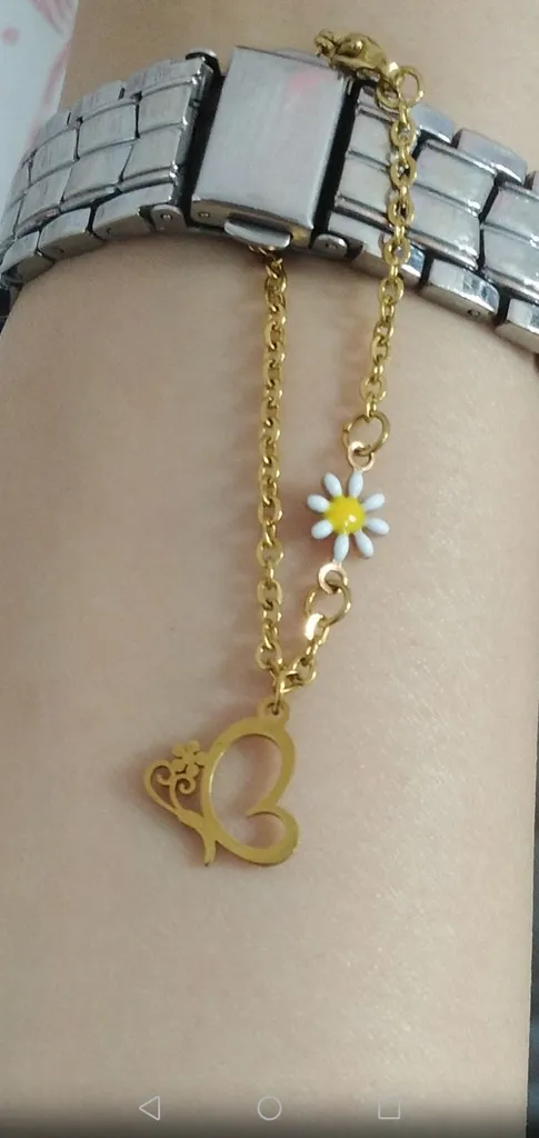 آویز ساعت زنانه دلنار گالری مدل پروانه و بابونه