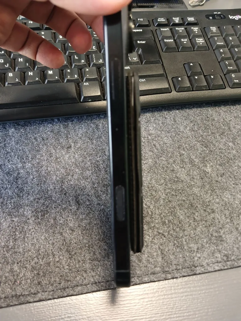 جاکارتی اسپیگن مدل Smart Fold MagFit