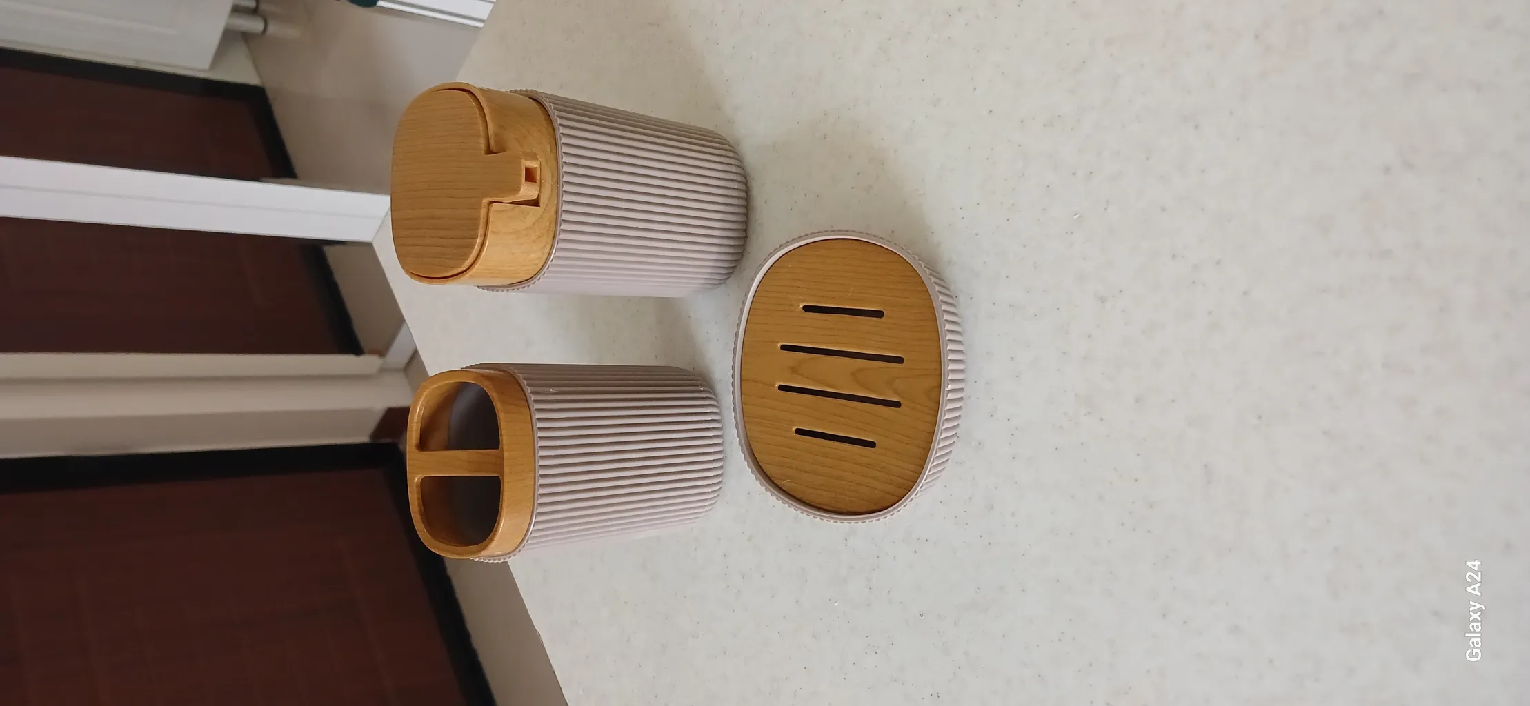 ست سرویس بهداشتی پنج پارچه کنتراست مدل روما 7900 طرح چوب