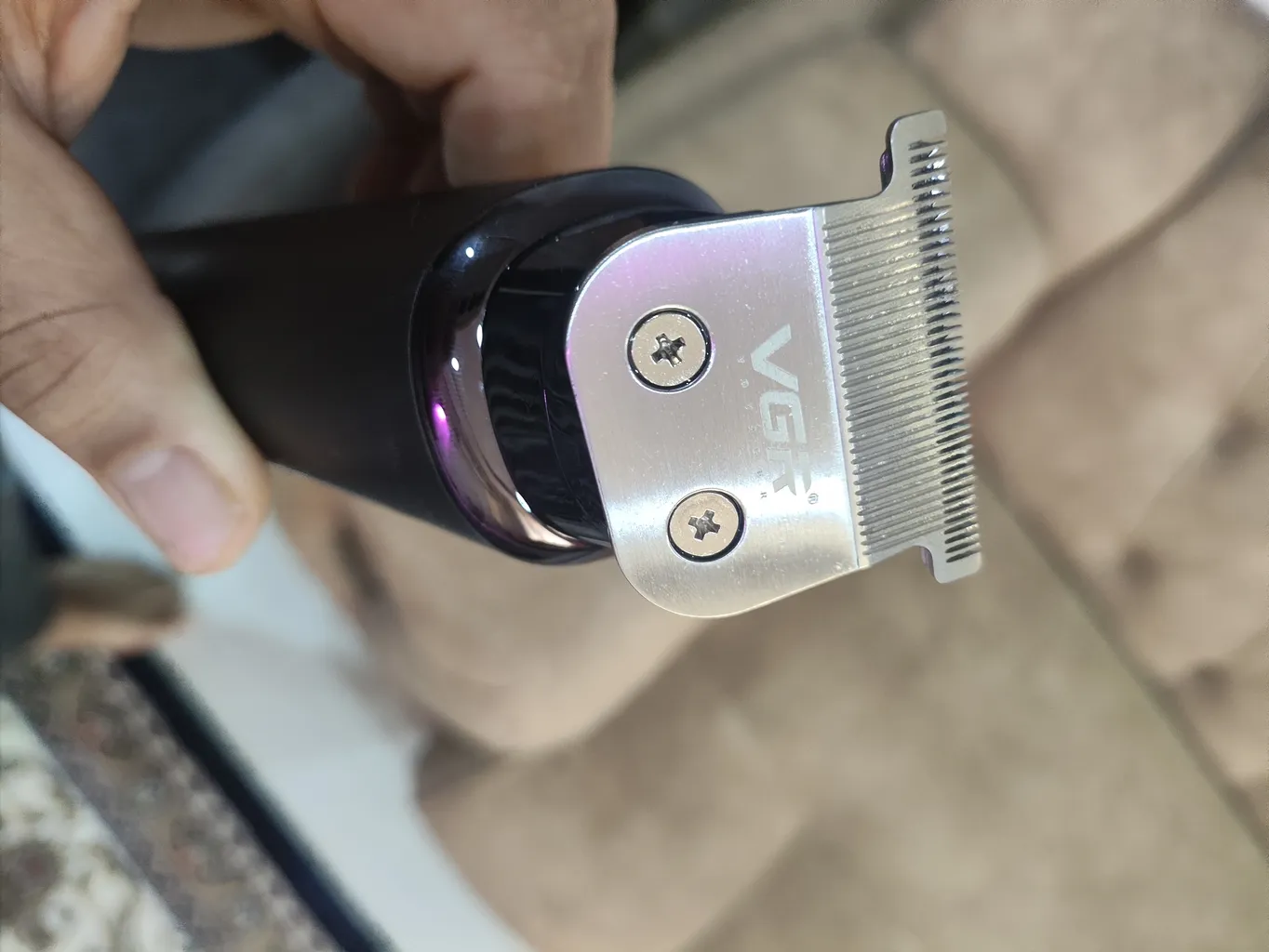 ماشین اصلاح موی سر و صورت وی جی ار مدل PROFESSIONAL V_00937 ماشین اصلاح موی سر و صورت وی جی ار مدل PROFESSIONAL V_00937