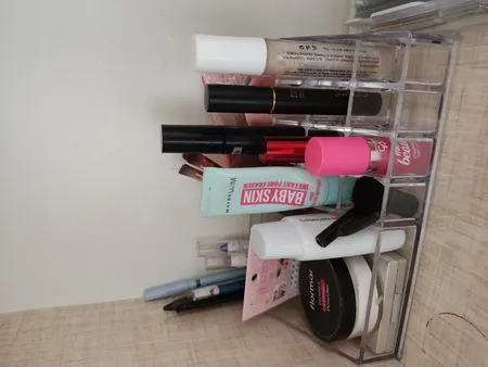 استند لوازم آرایشی مدل Ro011