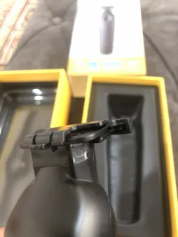 ماشین اصلاح موی صورت کیمی مدل KM-2299، اصلاح به صورت خط زن، طراحی ارگونومیک، نمایشگر LCD، منبع انرژی با باتری قابل شارژ، تکنولوژی اصلاح به صورت تریم، به‌همراه کابل شارژ USB، برس، روغن