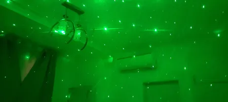 چراغ خواب مدل کهکشانی آدم فضایی ایستاده