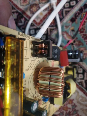 منبع تغذیه 12 ولت 20 آمپر کد 421220