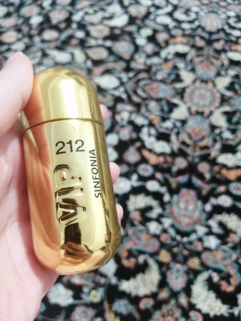 عطر جیبی زنانه سین فونیا مدل Carolina Herrera 212 VIP حجم 30 میلی لیتر