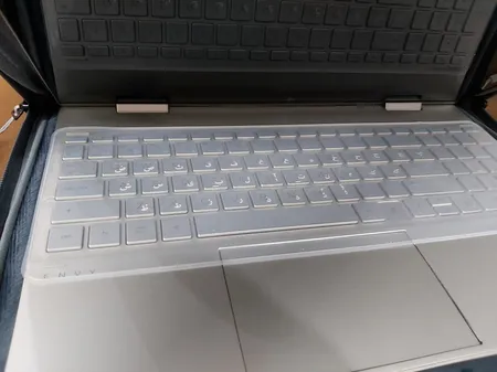 برچسب حروف فارسی کیبورد طرح مات به همراه محافظ کیبورد مناسب برای لپ تاپ 15.6 اینچ