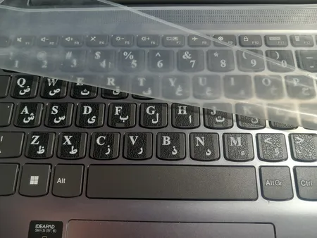 برچسب حروف فارسی کیبورد طرح مات به همراه محافظ کیبورد مناسب برای لپ تاپ 15.6 اینچ