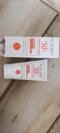 کرم ضدآفتاب اسکن اسکین مدل Anti Blemish، حجم 40 میلی‌لیتر