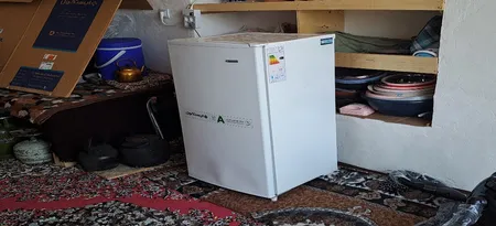 یخچال فریزر 9 فوت ایستکول مدل هتلی 2919، با ارتفاع 108، عمق 56 و پهنای 54 سانتی‌ متر، مصرف انرژی A، دارای 3 طبقه در یخچال و 1 طبقه در فریزر، دارای کندانسور مخفی