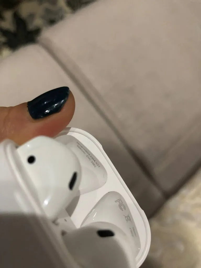 هدفون بلوتوثی اپل مدل AirPods New Generation